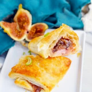 fig and onion puff pastry appetizer title image