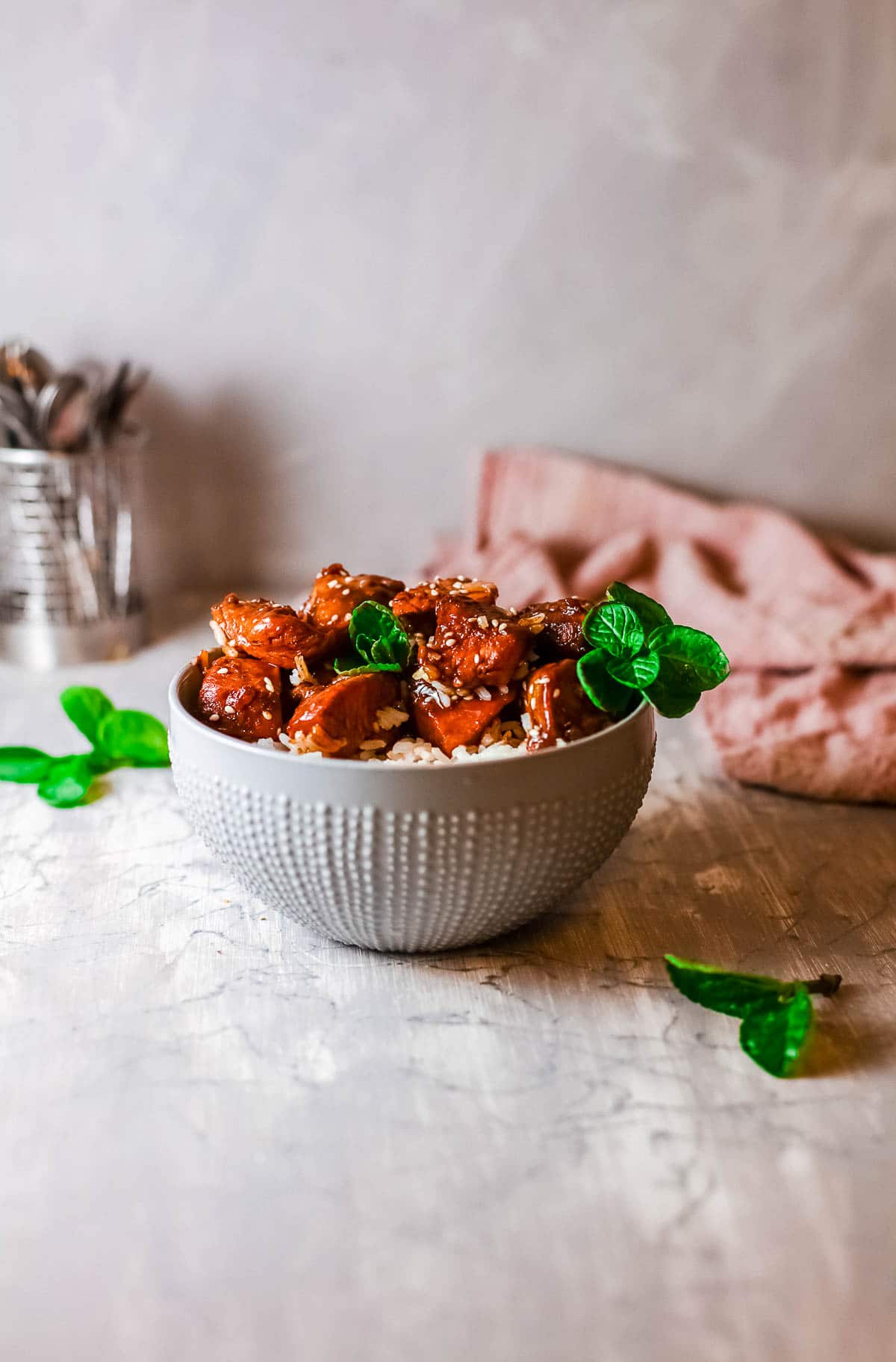 korean chicken in the bowl 