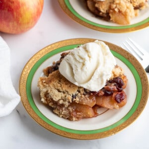 apple crisp on plate