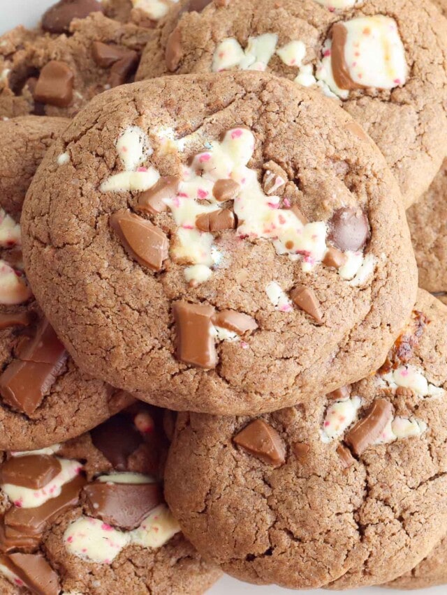 cropped-chocolate-peppermint-cookies-close-up.jpg
