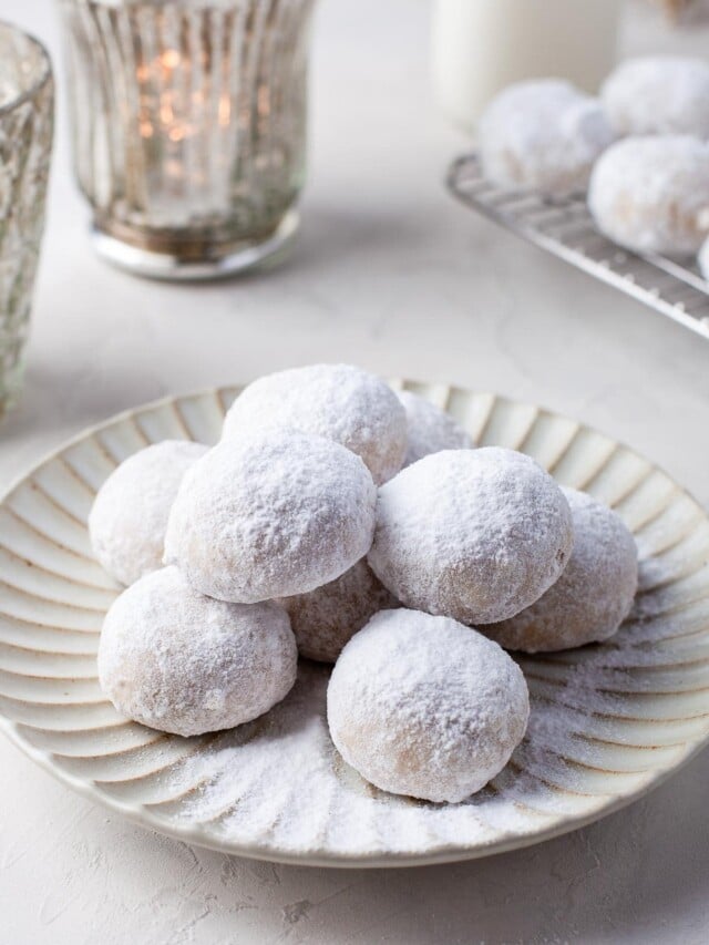 cropped-snowball-cookies-on-plate.jpg