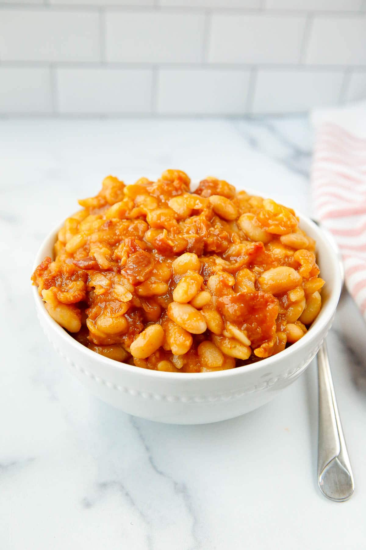 baked beans in a bowl 