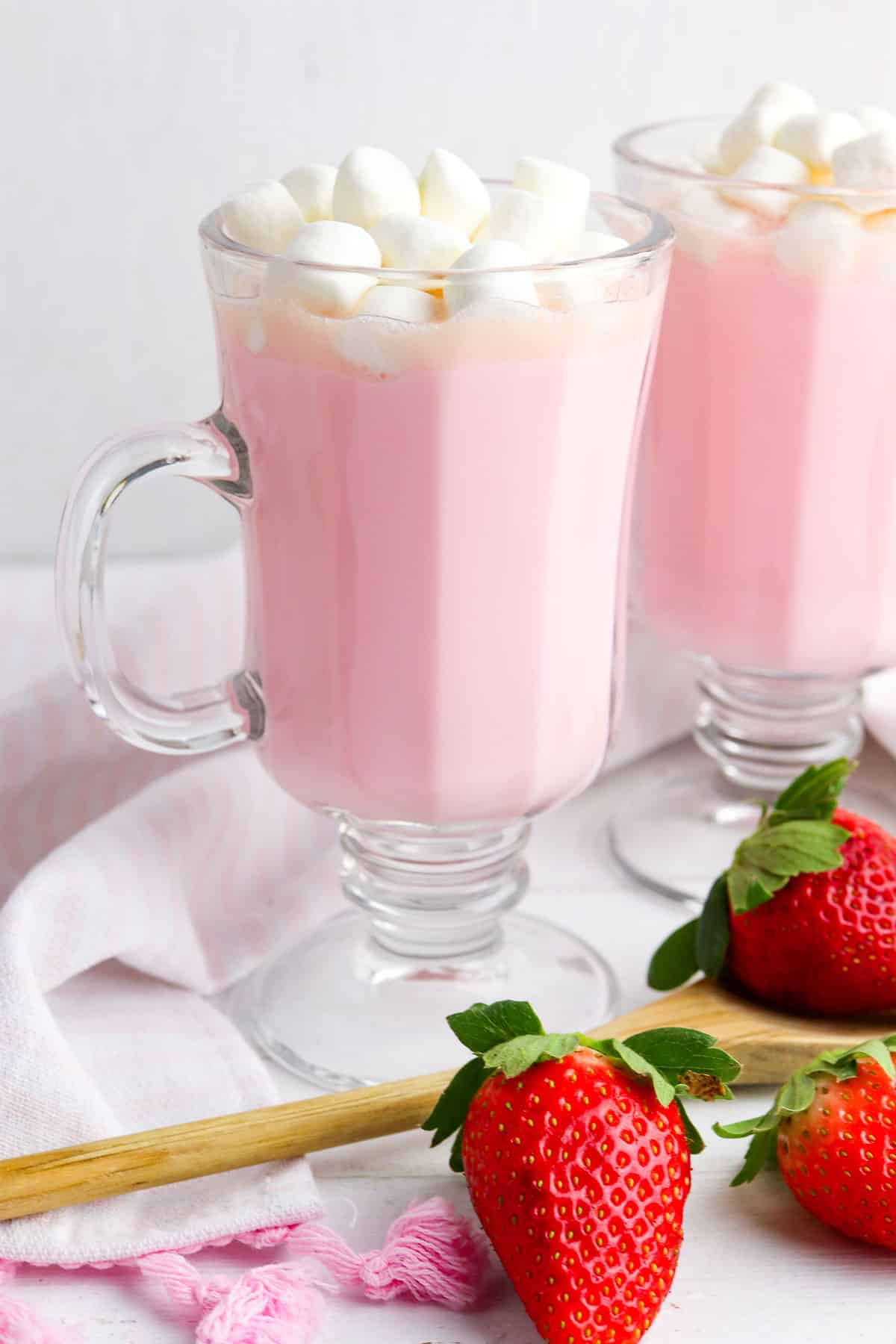 strawberry hot chocolate in mugs 