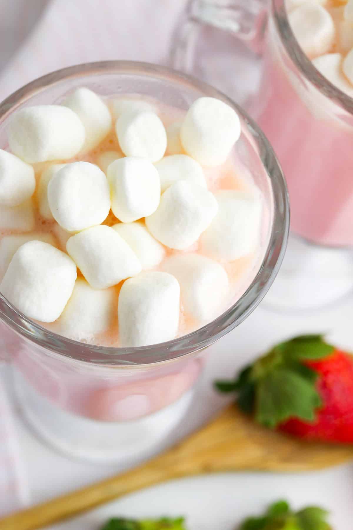 strawberry hot chocolate with marshmallows 