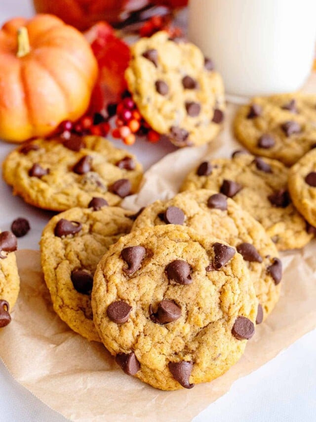 cropped-pumpkin-chocolate-chip-cookies-pile.jpg