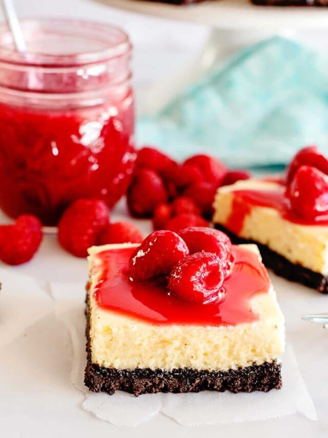 cropped-cheesecake-bars-with-raspberry-sauce-2.jpg