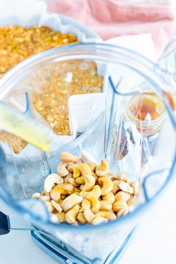making vegan breakfast pie - soaked cashews in blender